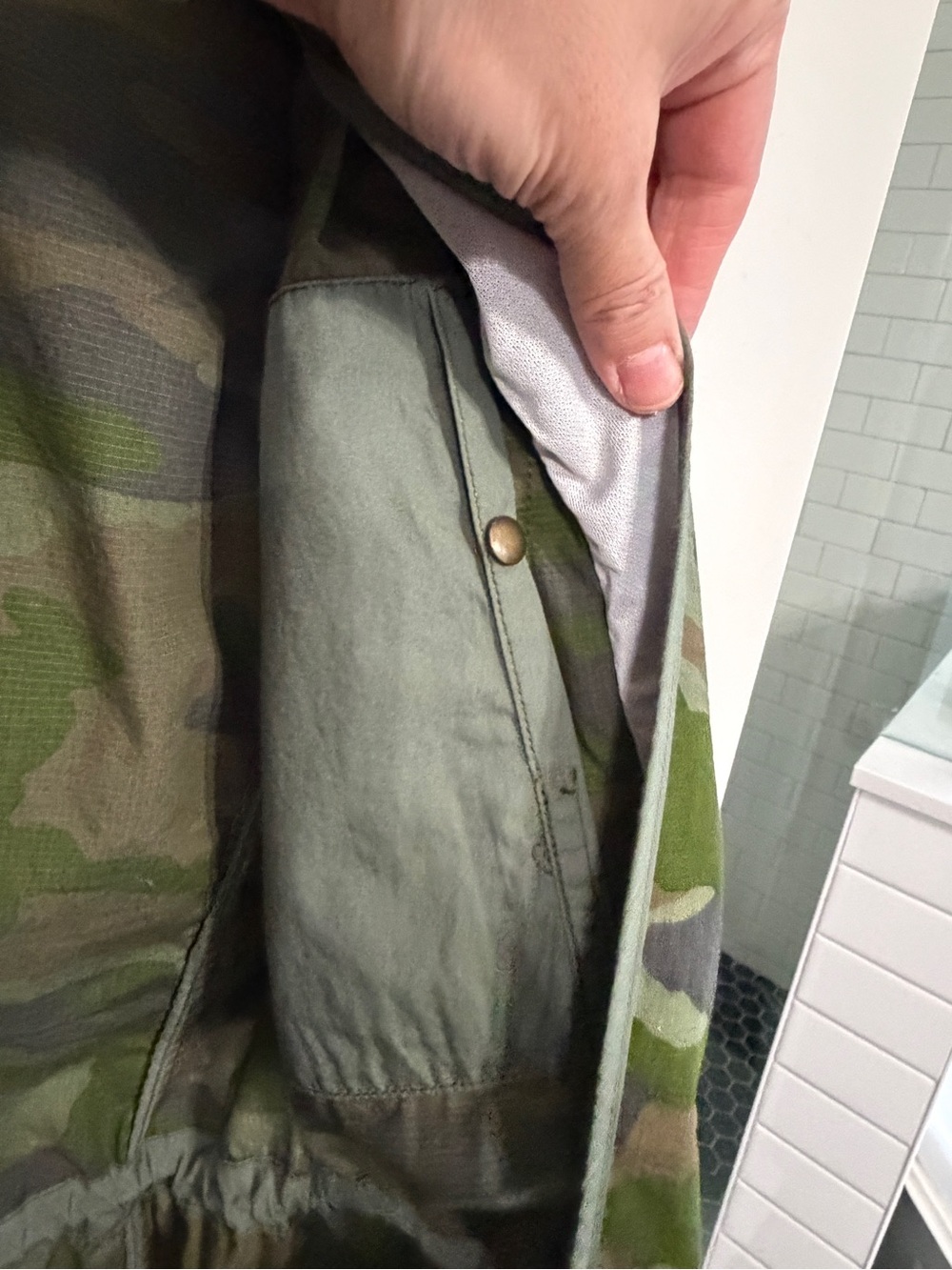 Like new size XS J. Crew Green Camouflage Utility Jacket.Pockets, hood, vintage - Picture 9 of 13